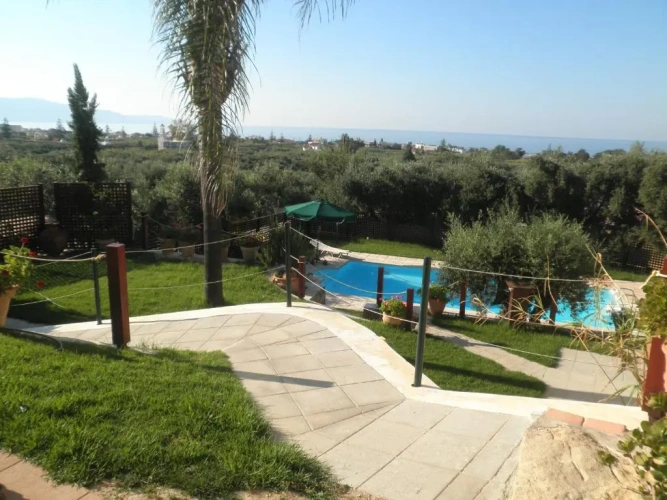 3 Bedrooms Villa