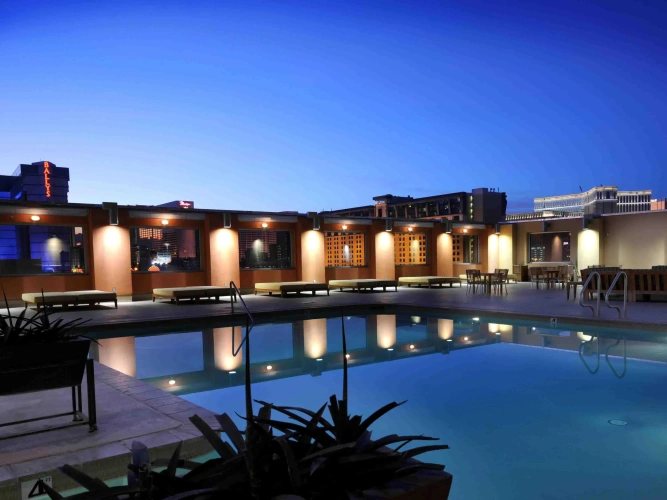 1 Bedroom Deluxe Double Suite with city view