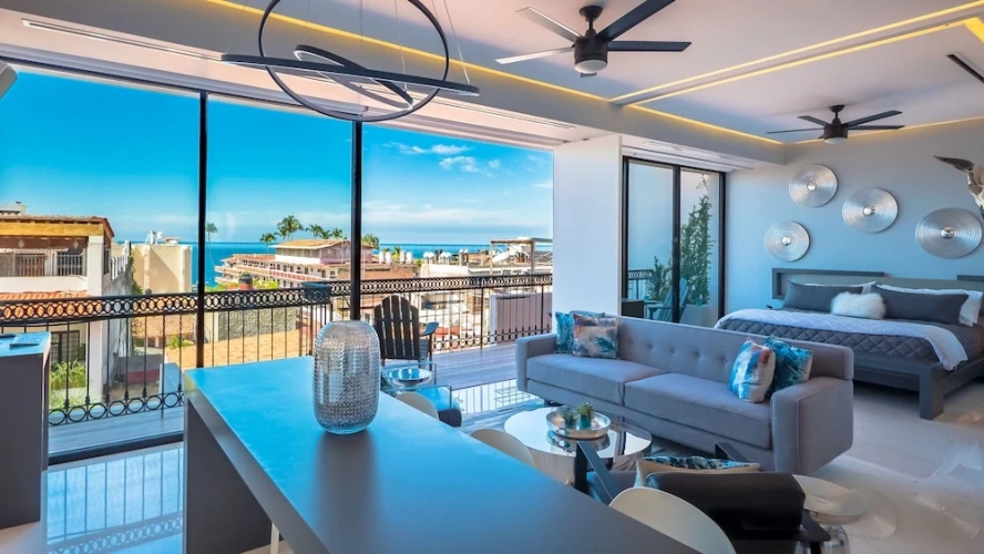 2 Bedrooms Luxury room with balcony and with partial ocean view