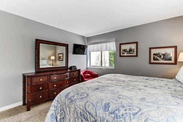 2126 Beachwood