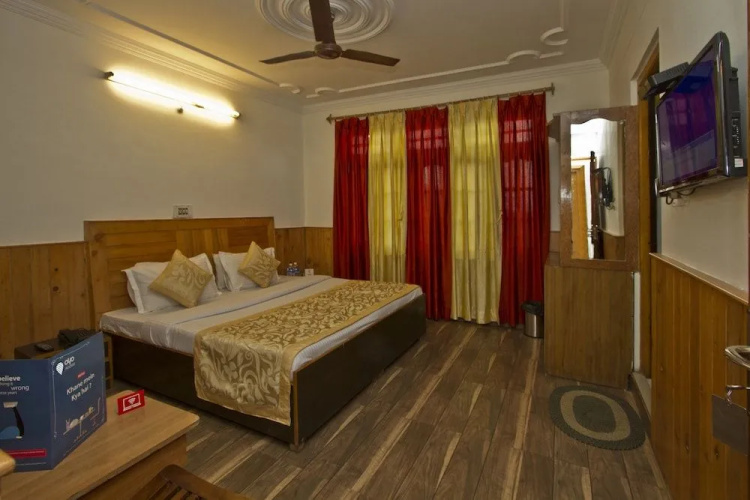 OYO 4605 Hotel Aakarsh