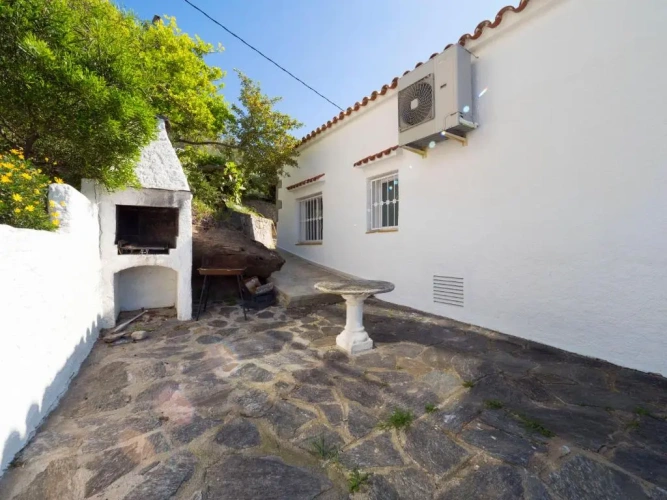 4 Bedrooms Cottage