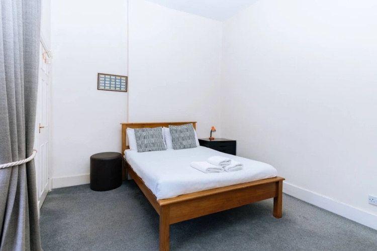 Bright High-ceiling 2BD Flat - Central Edinburgh!