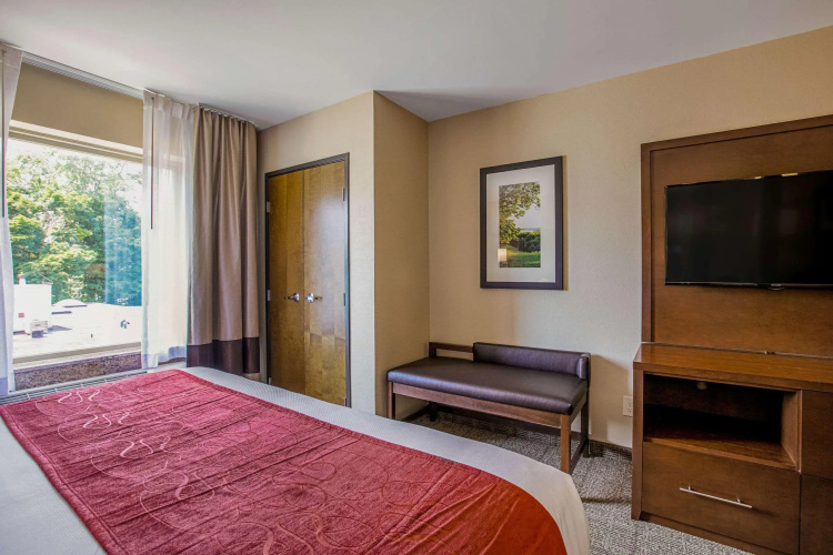Comfort Suites Fishkill Near Interstate 84