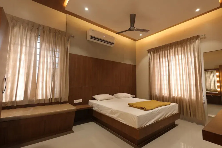 Vivaaha Mahal