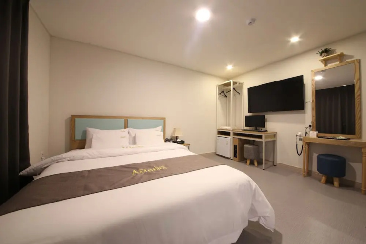 Brown Dot Hotel Yeonsan
