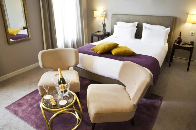 Opera Frochot Hotel