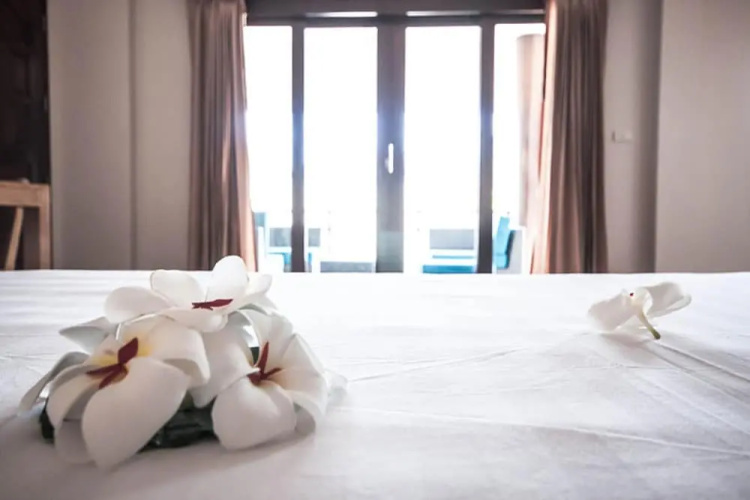 3 Bedroom Pool Villa 20 seconds from Samrong beach front