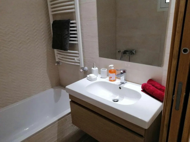 Bright Stylish 1bd Flat in Jardins De Carthage
