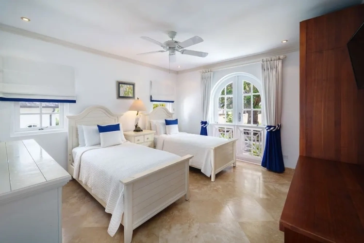 3 Bedrooms Villa