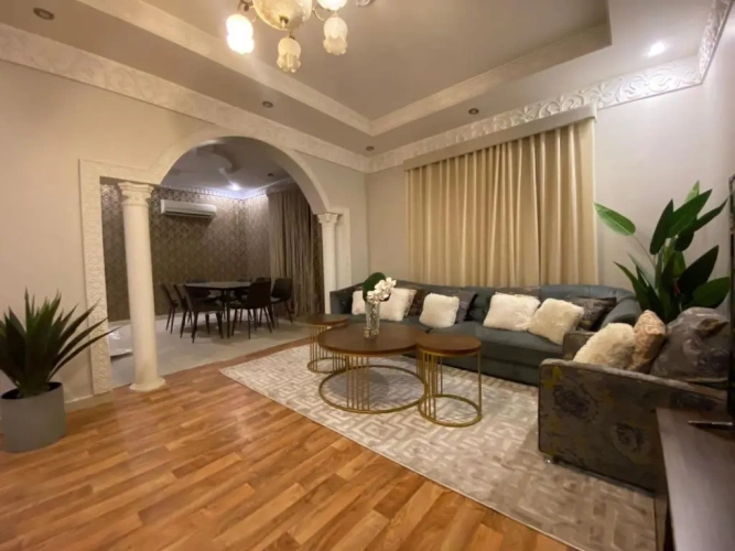 3 Bedrooms Apartment