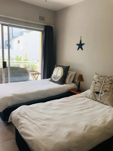 9 Casablance Ballito~Beach on your doorstep.