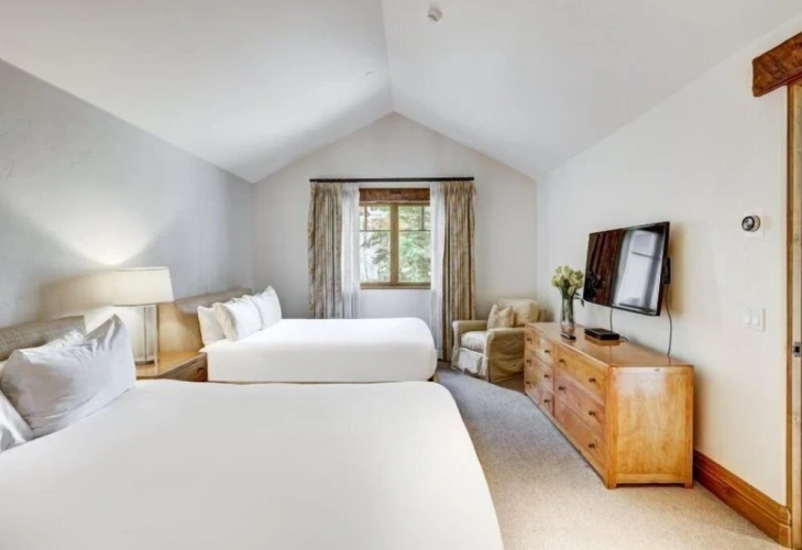 5 Bedrooms Luxury Cottage