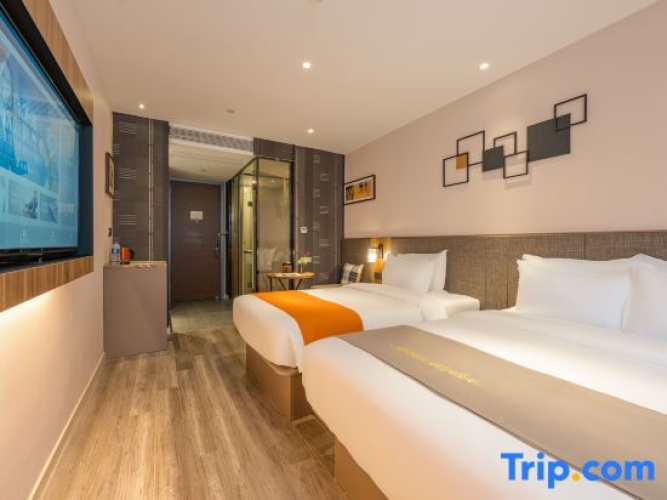 Standard Twin room with view