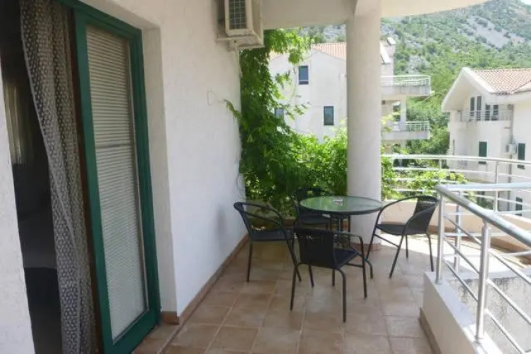 Roman Gardens Studio Apartment