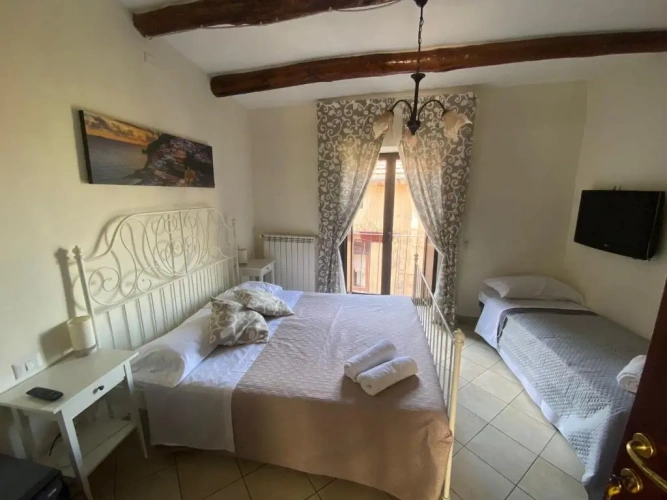 Standard Triple room with sea view