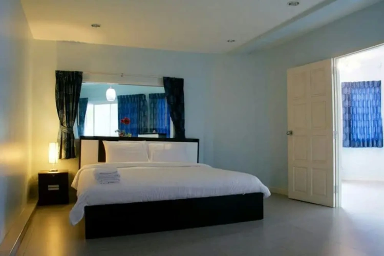 2 Bedrooms Standard Family room with balcony