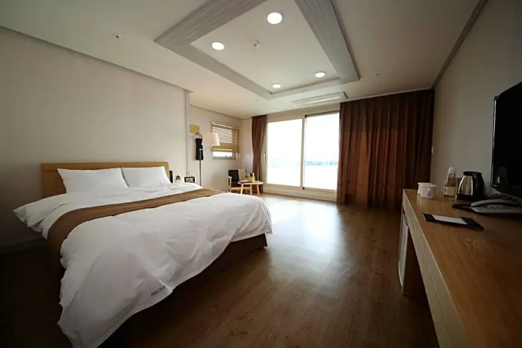 Deluxe room with balcony and with sea view