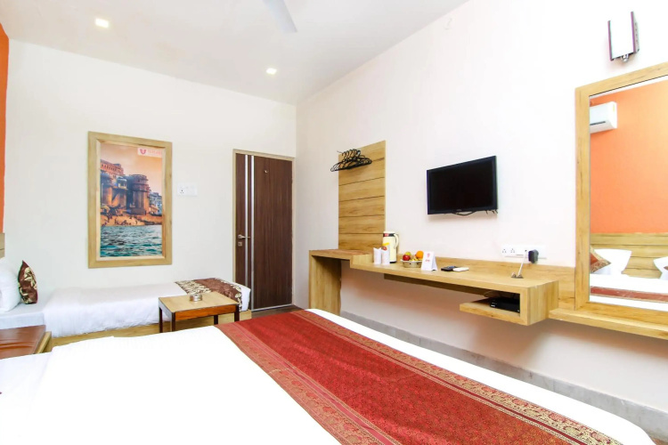 Hotel R B International