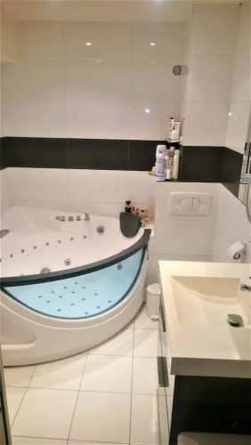 One Bedroom Louis