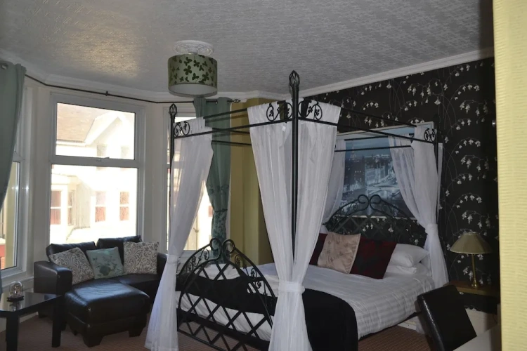 Superior Double room with partial sea view