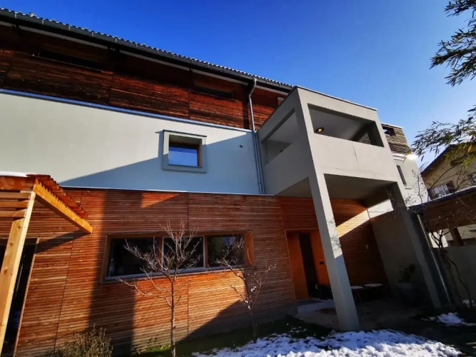 3 Bedrooms Apartment