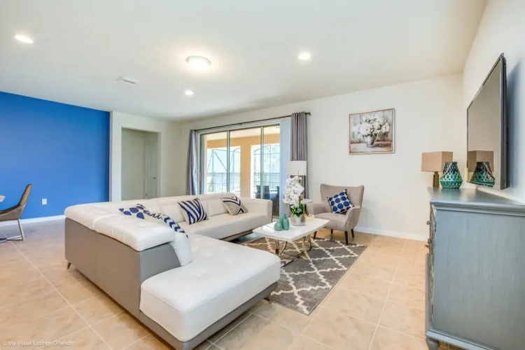 8875 Ultimate 8 Bedroom 6 Bathroom Windsor