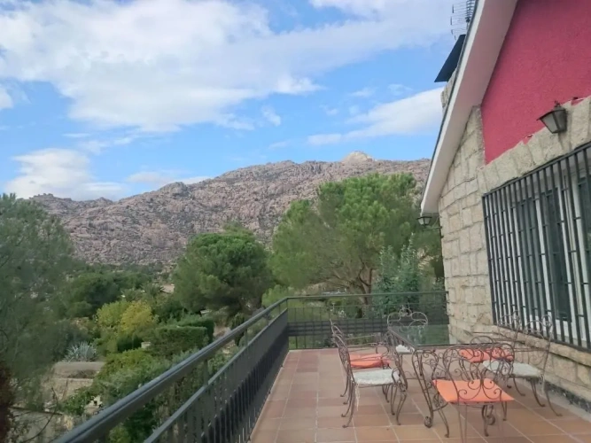 Apartment with mountain view