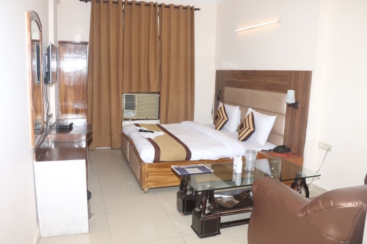 Hotel Kashish Plaza