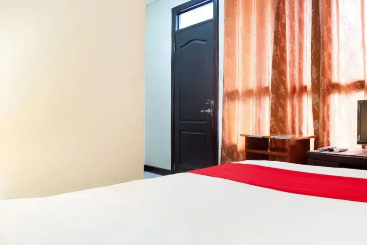 OYO 153 Monclaire Suites