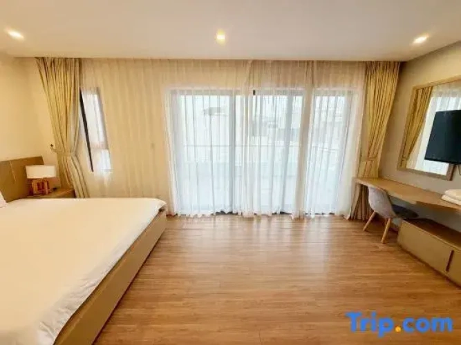 5 Bedrooms Villa