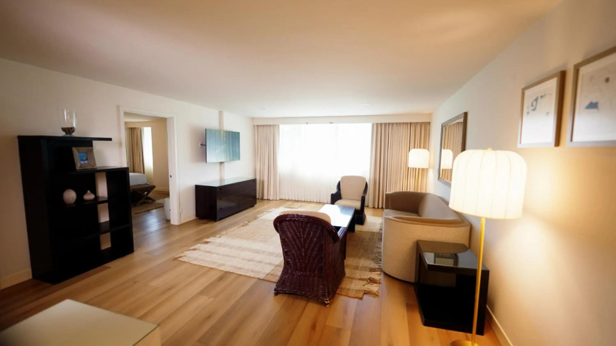 Luxe Sunset Boulevard Hotel
