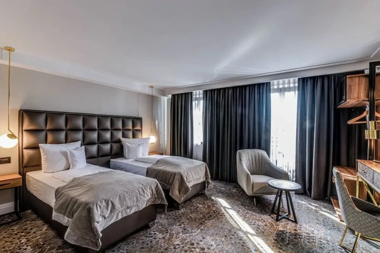 Standard Twin room with city view