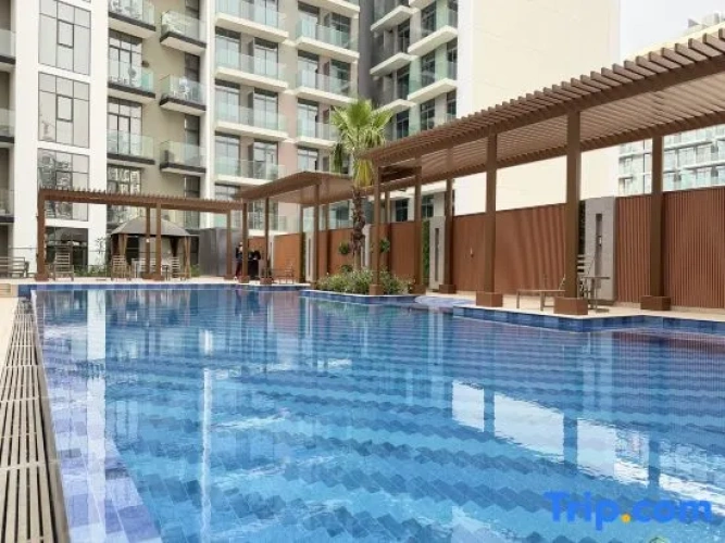 Westview Garden Spacious Balcony Room with Pool Gym Access in JVC
