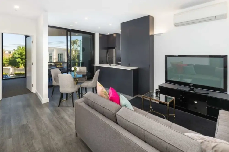 2 Bedrooms Apartment