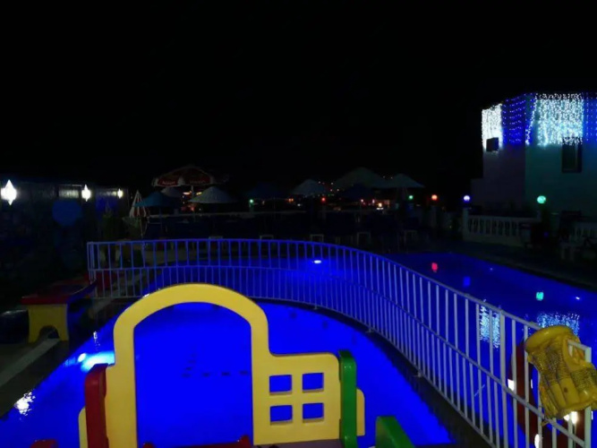 Road House Apartments