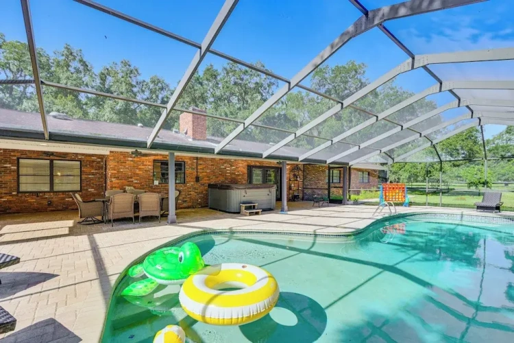 4 Bedrooms Cottage