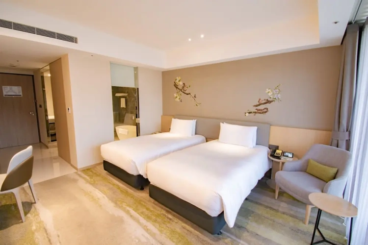 Standard Twin room with balcony