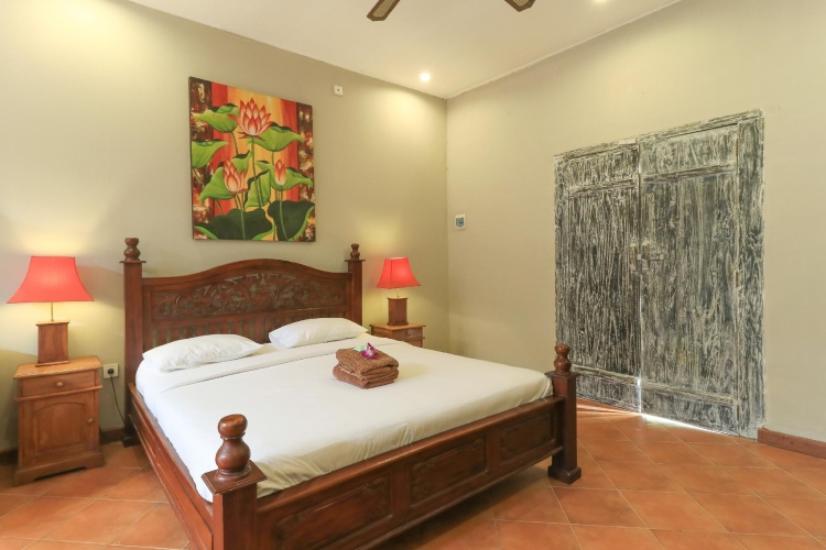 Suite with pool view