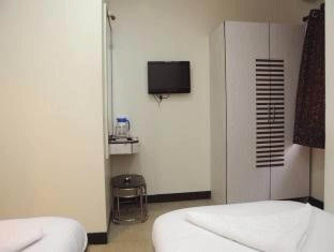 OYO 424 Hotel Apple Suites