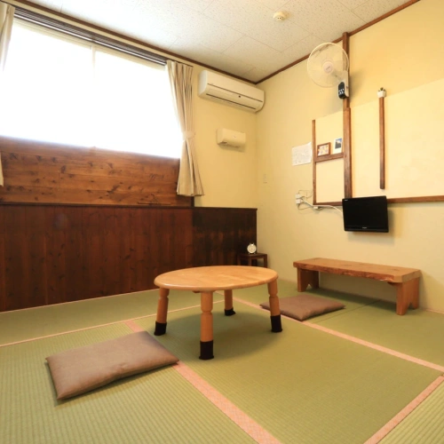 Economy room