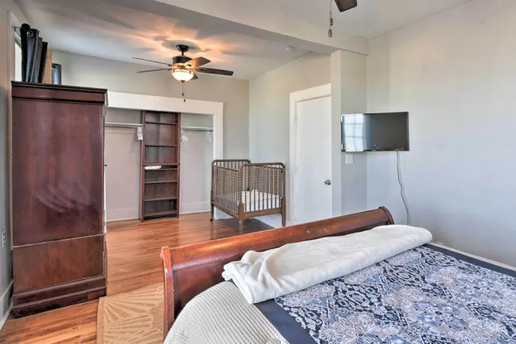 Convenient Apt w/ Golf Carts & Grill Access!