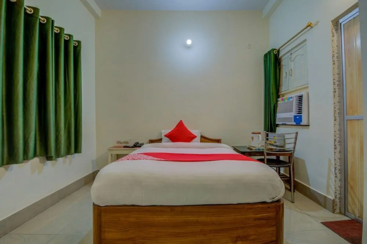 OYO 13490 Hotel Aniket