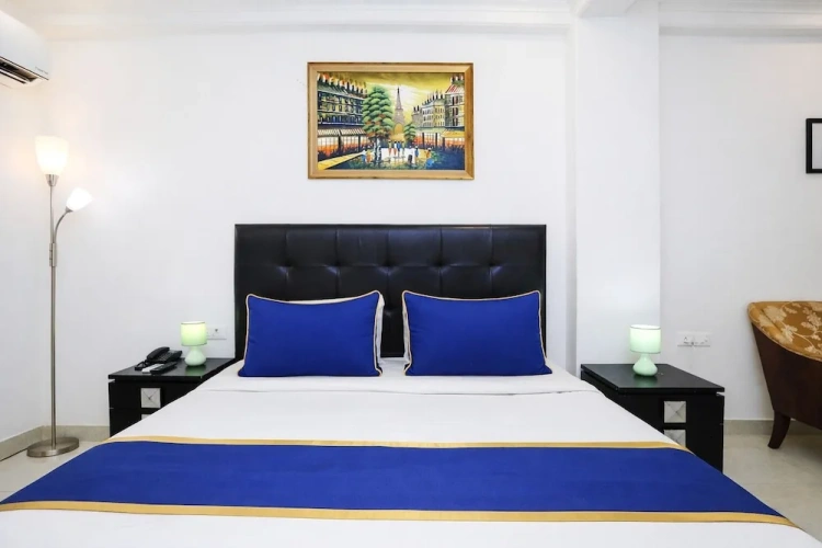 Deluxe Double room with city view