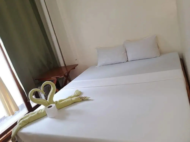Queen Elena Hotel - Hostel