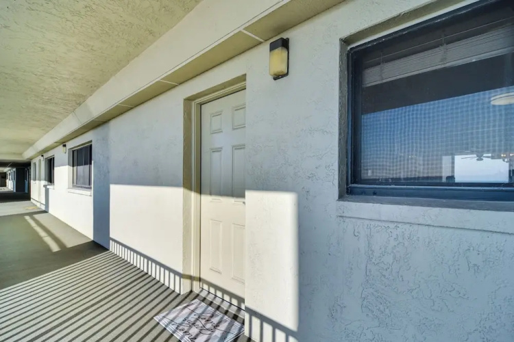 Clearwater Beachfront Condo w/ Heated Pool Access!