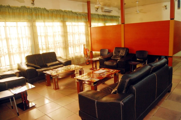De-b Garden Hotel