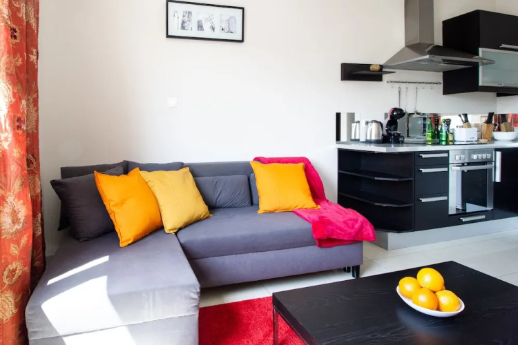 Wilanów Apartment with Balcony