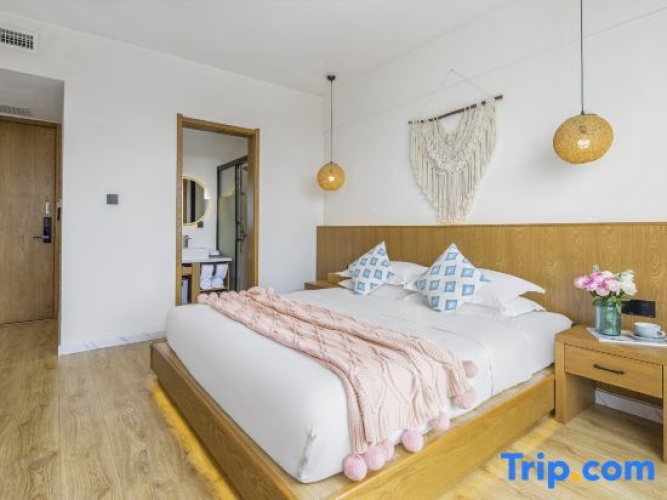 Standard Double room with balcony and with partial sea view