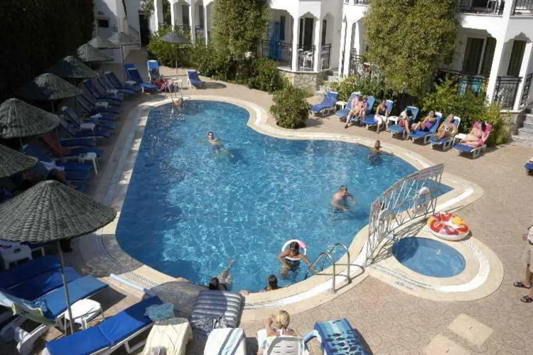Kurt Apartments